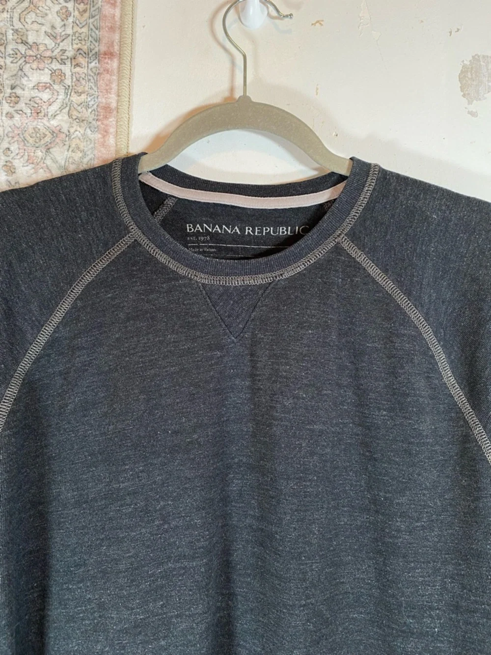 BANANA REPUBLIC Men’s Long Sleeve Mid Weight Knit Tee Slate Gray L